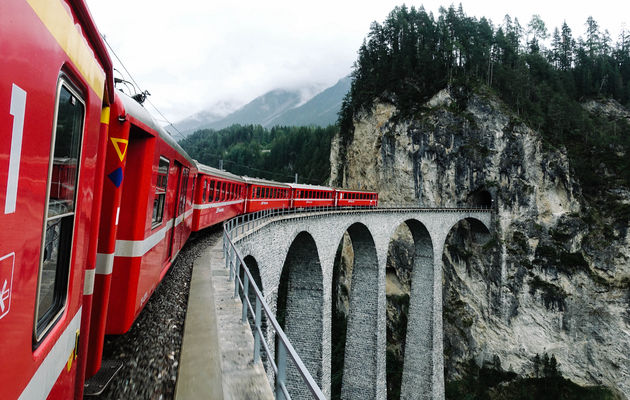 Met de trein over het beroemde Landwasser Viaduct