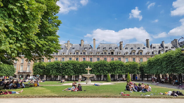 Picknicken op Place des Vosges: een must-do in Parijs