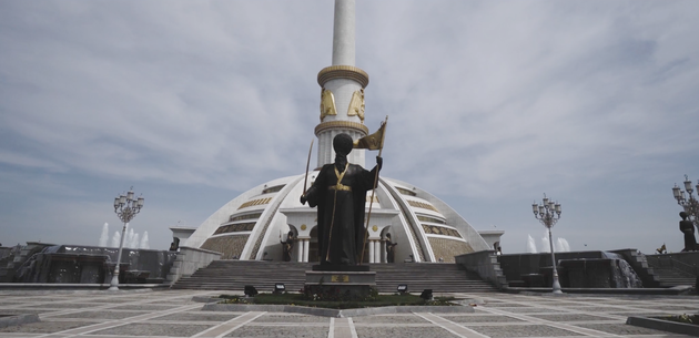 Ashgabat is overweldigend maar helemaal verlaten. Foto: Jay Tindall