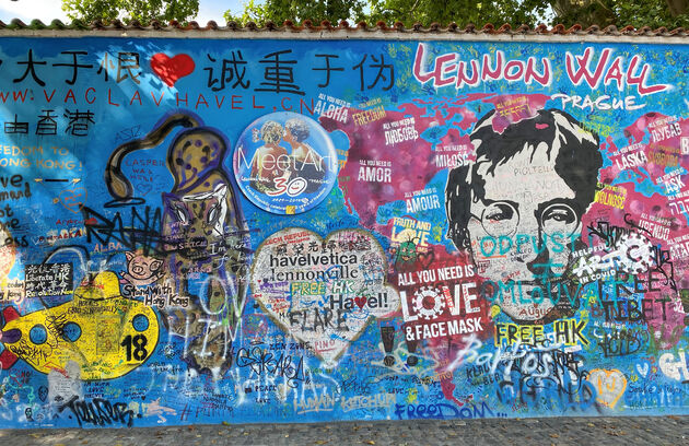 De beroemde John Lennon Wall in de wijk Mala Strana