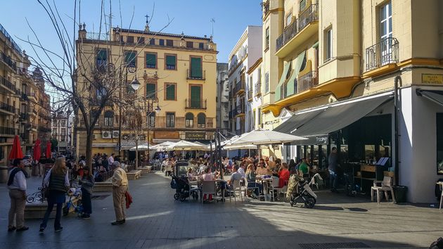 Ook in het voorjaar zijn de terrasjes in Sevilla al goed gevuld