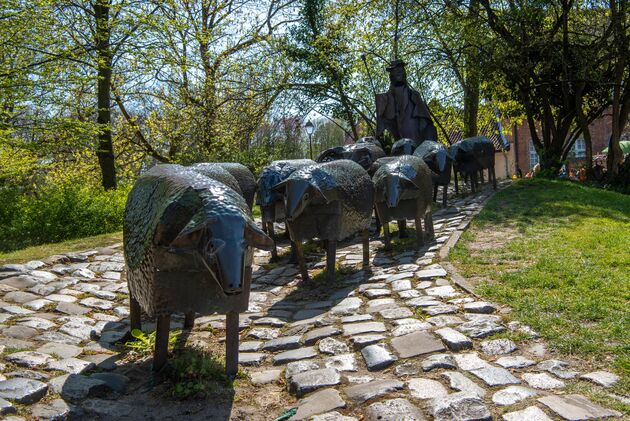 Inwoners van Lier worden schapenkoppen genoemd, vandaar dit monument van een schaapsherder