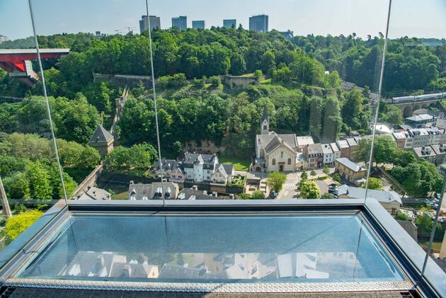 Eenmaal boven heb je vanaf dit uitkijkpunt mooi uitzicht over een deel van de stad