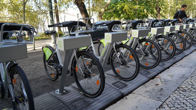 Lissabon is gebouwd op zeven heuvels, hard trappen als je een fiets huurt