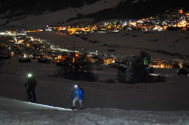 Sneeuwschoenen onder en de berg op!