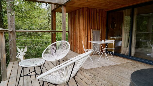 Alle Loire Valley Lodges hebben een terras al dan niet met een een `hottub`