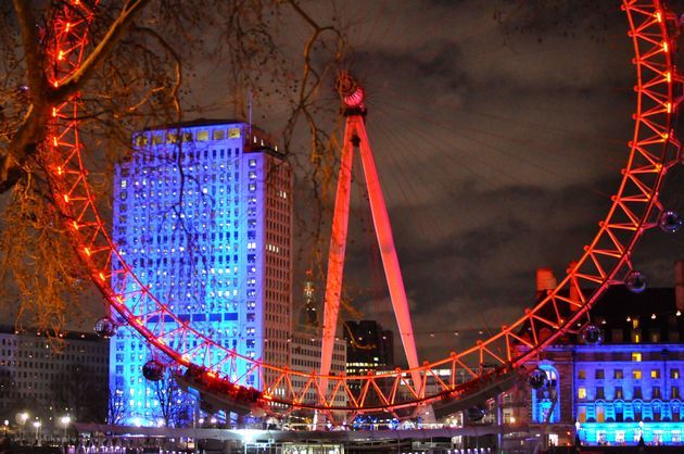 Londen is met kerst zo mooi verlicht en de beste manier om dat te zien is vanuit de London Eye!