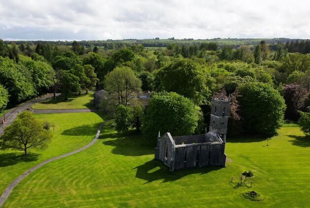 <em>Lough Key: een eeuwenoud kerkje zonder dak<\/em>