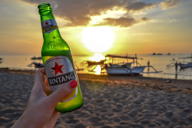 Bintang op het lavastrand van Lovina