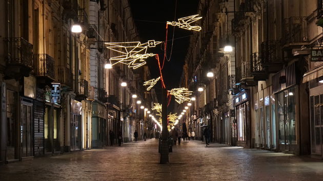 Via Giribaldi: Volo su (Flight over) ontworpen door Francescp Casorati