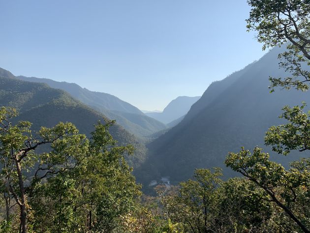 <em>De uitgestrekte jungle op de route van Mae Hong Son naar Mae Sariang<\/em>