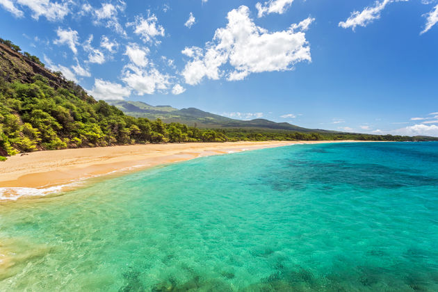 Makena Beach op Hawaii is schitterend\u00a9 peteleclerc - Adobe Stock