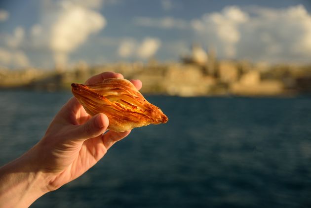 Pastizzi m\u00f3\u00e9t je een keer proeven op Malta \u00a9 Tatyana A. - Adobe Stock