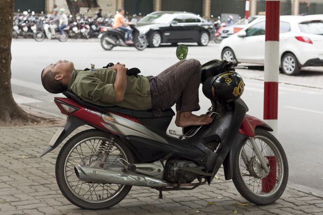 man-scooter-vietnam