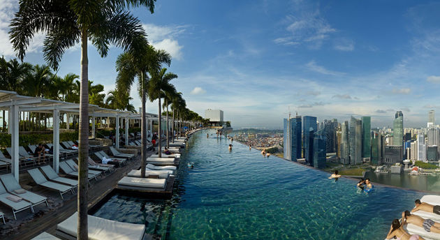 Het zwembad van het Marina Bay Sands hotel in Singapore. Foto credits: trugraft.com.