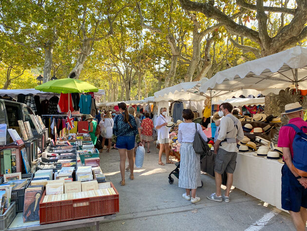 Ook de echte Panamahoeden zijn hier op de markt te koop