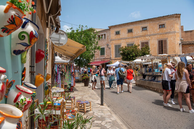 Leuk om te doen: op woensdag of zaterdag naar de markt in Santany\u00ed