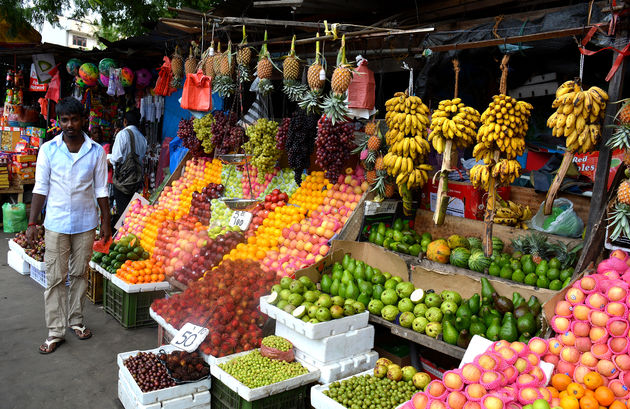 Vers fruit op de markt in Sri Lanka