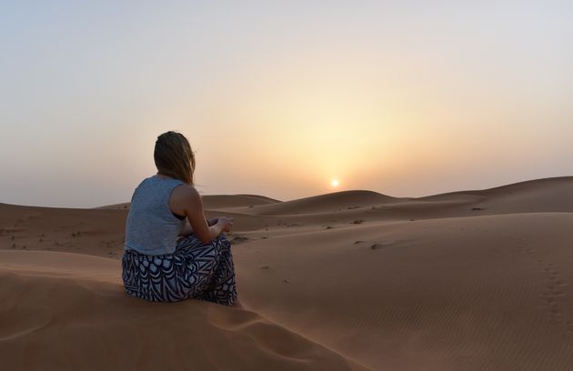 Genieten van de zonsondergang in Wahiba Sands