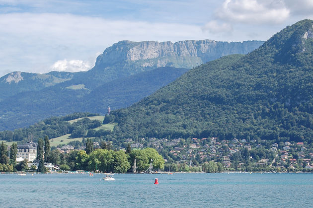 Het Meer van Annecy is een van de mooiste plekken in Frankrijk waar je een keer geweest moet zijn