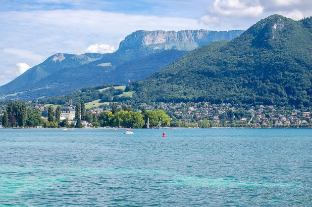 Het Meer van Annecy is in de zomer de perfecte plek voor waterliefhebbers