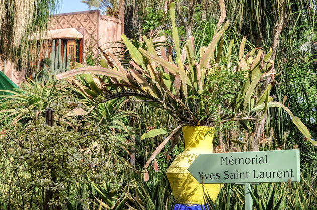 Natuurlijk is er ook een gedenkplek voor de man die de botanische tuin zo beroemd maakte
