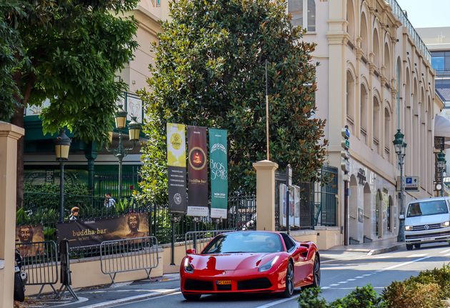 Autoliefhebbers, haal je hart op want mooie auto\u2019s rijden hier genoeg