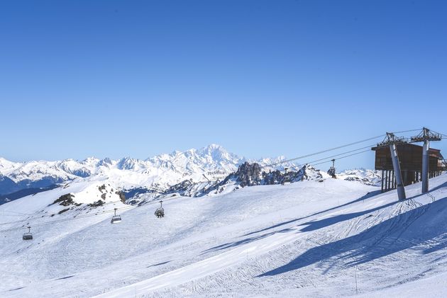 De hoogste top op deze foto is de Mont Blanc