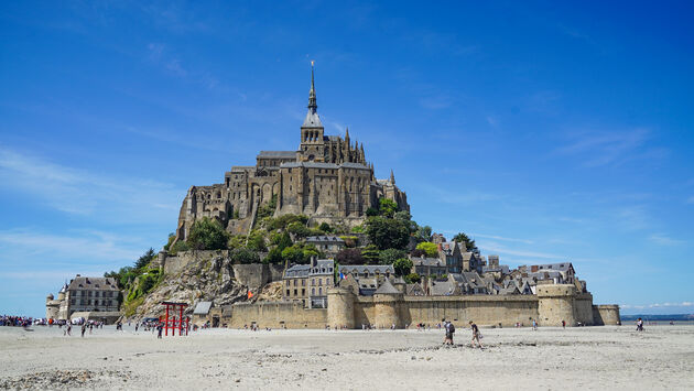 Het indrukwekkende schiereiland Mont Saint-Michel m\u00f3\u00e9t je een keer zien