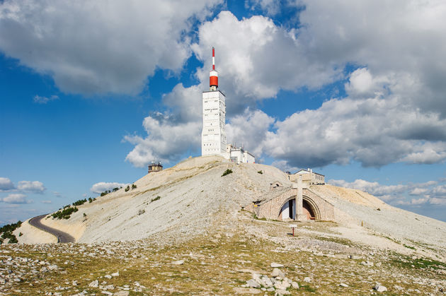 De kale top van de Mont Ventoux \u00a9 Eberhard - Adobe Stock