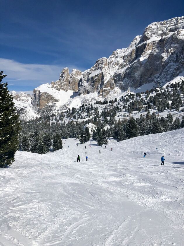 Ski\u00ebn in de Dolomieten is zo mooi!
