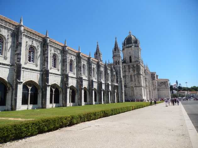 Mosteiro dos Jer\u00f3nimos is een van de mooiste gebouwen in de wijk B\u00e9lem