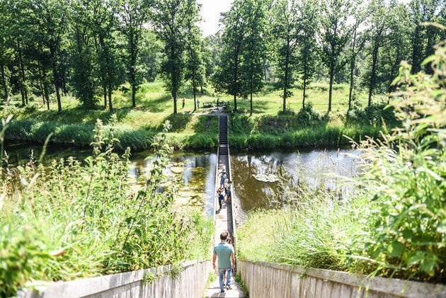 De brug is vernoemd naar Mozes, die de zee splitste en zo een doorgang wist te maken