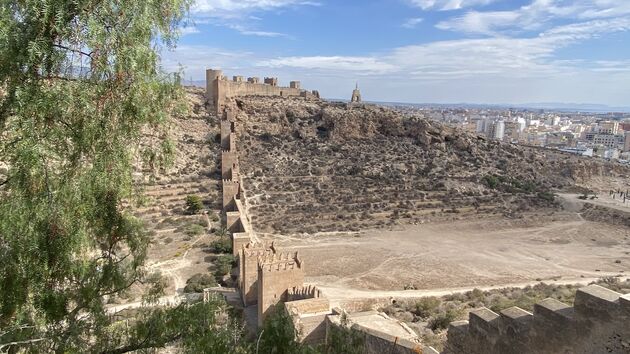 Muralla de Jayran gezien vanaf het Alcazaba