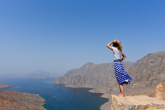 Uitkijken over het water vanaf Jebel al Harim