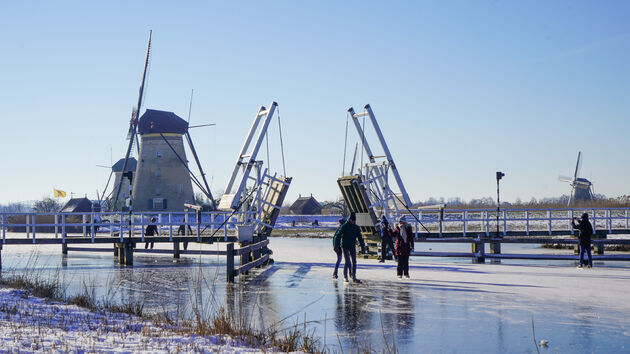 In Friesland klunen we, op Kinderdijk gaat de brug gewoon open
