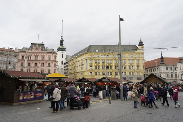 De kesrtmarky bij Namesti Svobody, het vrijheidsplein