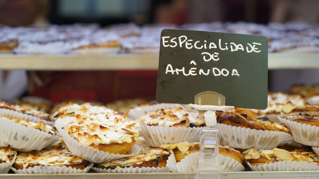 In de Rua Agusta vind je maar genoeg bakkertjes met de Nata`s de specialiteit van LIssabon