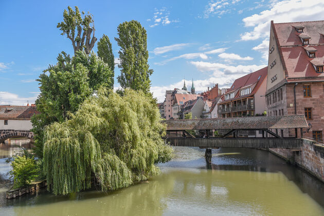 Zoals deze prachtige brug over de Pegnitz, die ook weer veel groen heeft