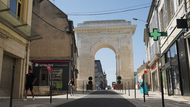 Le Porte de Paris Nevers (Paris Gate)