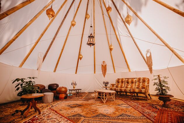 <em>De yurts zijn niet alleen praktisch, maar ook stijlvol ingericht.<\/em>