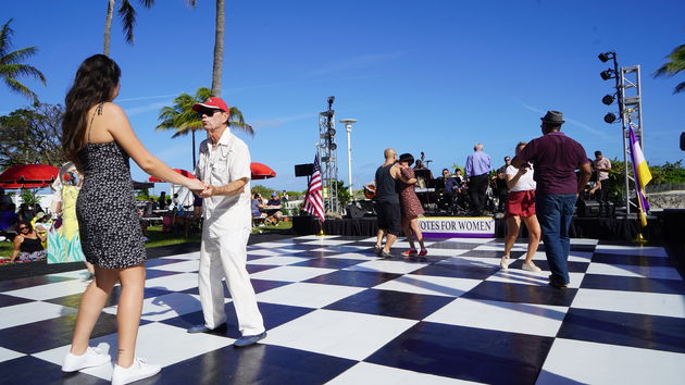 Muziek, dansen, de sfeer is hier geweldig