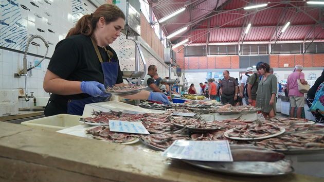 Traditionele vismarkt in Olha\u0303o