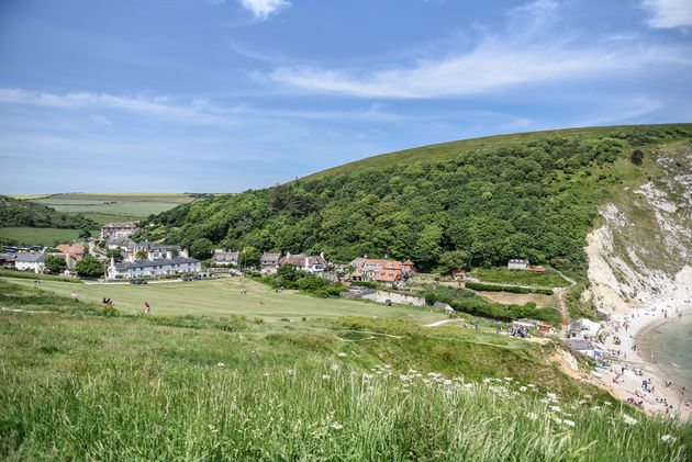 De omgeving van Lulworth Cove is al net zo mooi als de baai zelf