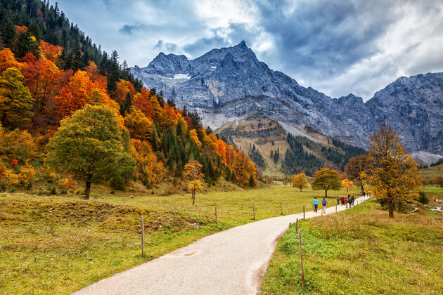 De herfst is het perfecte seizoen om de bergen in te gaan!\u00a9 anitastudio - Adobe Stock 