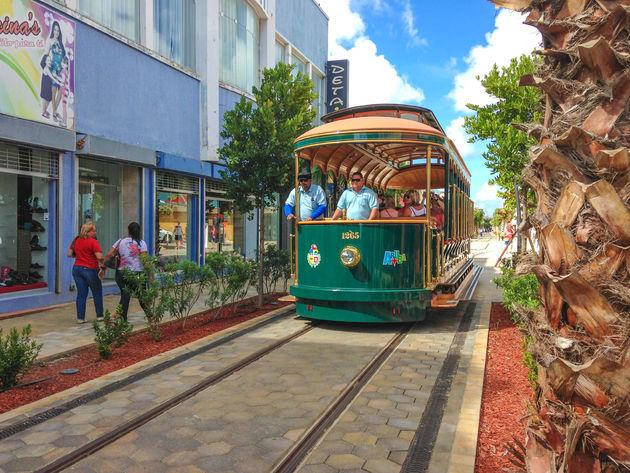De tram van Oranjestad