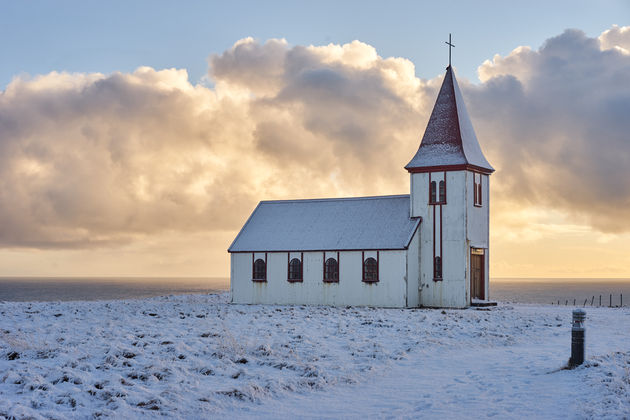 Dit IJslandse kerkje heet B\u00fa\u00f0Ir
