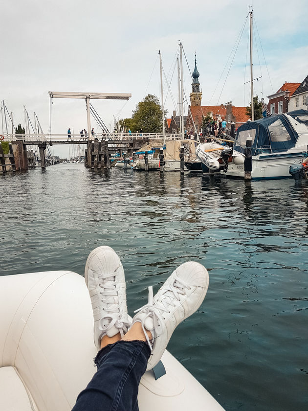 Vanuit de Oude Stadshaven van Veere vaar je zo het Veerse Meer op