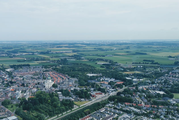 De Basiliek van Oudenbosch vanuit de lucht