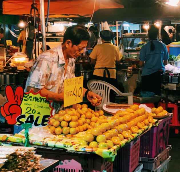 <em>De night market in Pak Chong<\/em>